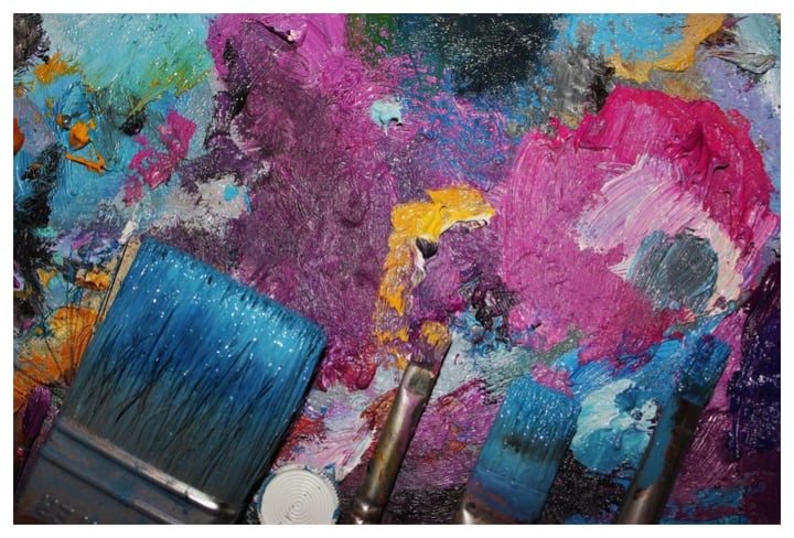 Photo caption: What are the best oil paints for artists? The answer depends on a number of factors, including the artist’s professional goals. Image by Aida KHubaeva from Pixabay.