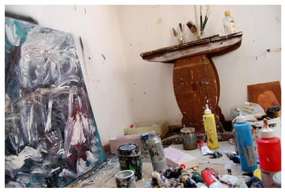art studio with table, art canvas and art supplies, Photo caption: Converting one side of your two-car garage is a way to put an artist’s studio in your home. Image by AmiAA from Pixabay. 