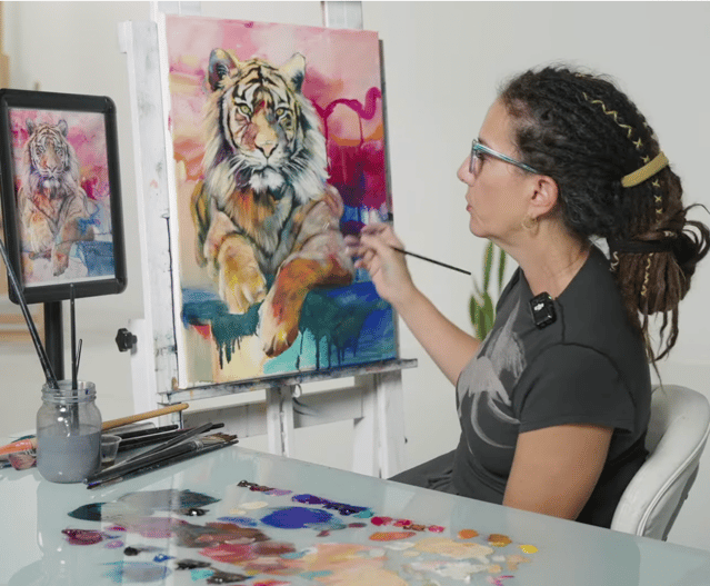Elli Milan Woman painting tiger with oil paint