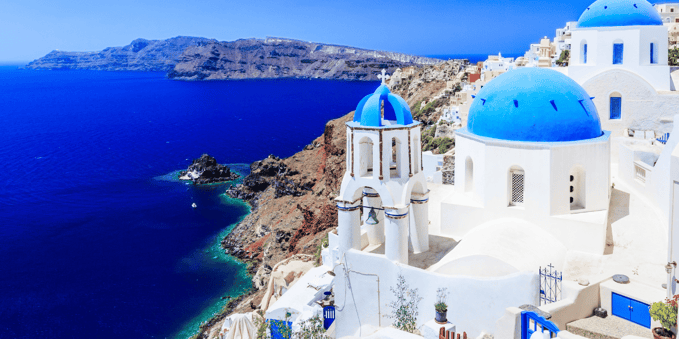 Image of greece with whote buildings and blue water