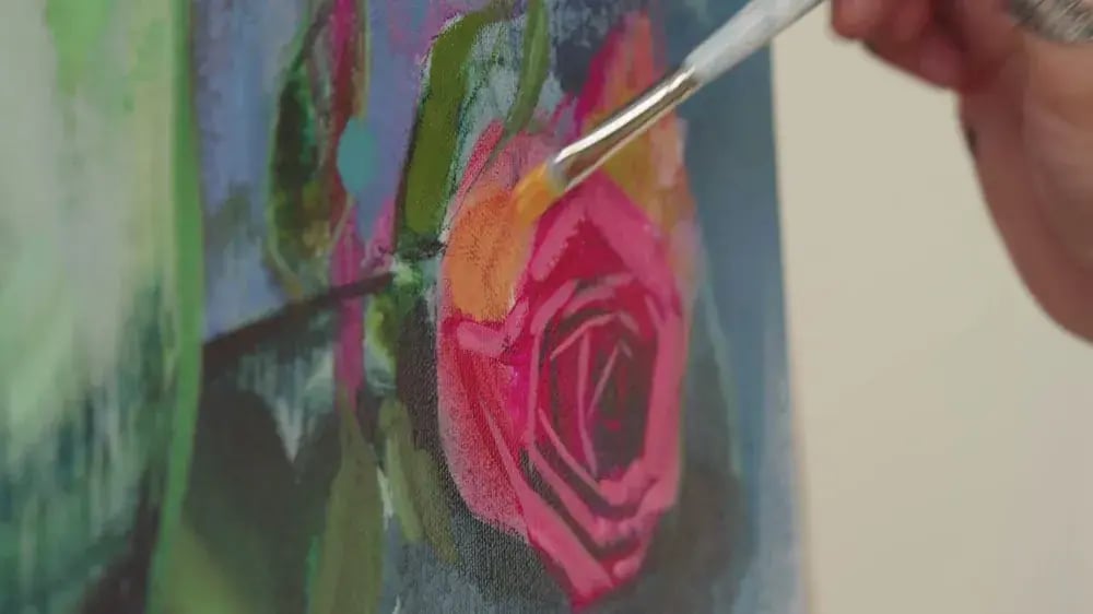 Dimitra shaping a rose petal with a single brushstroke