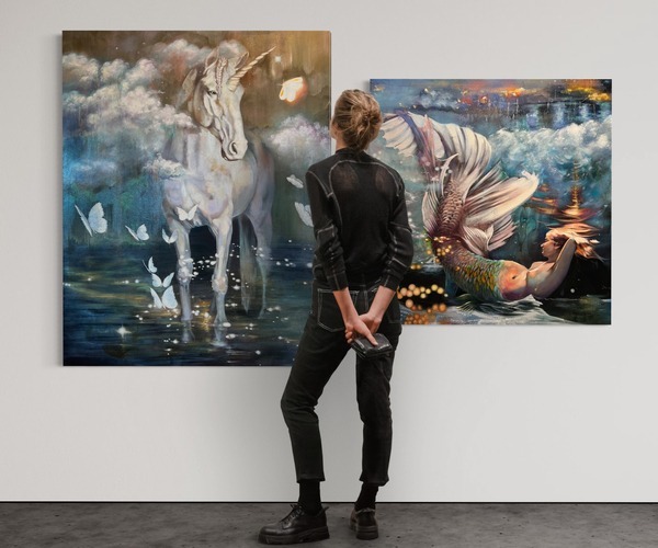 girl gallery-viewing