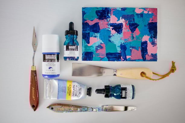 Palette knife set, Photo by Stephanie Krist on Unsplash
