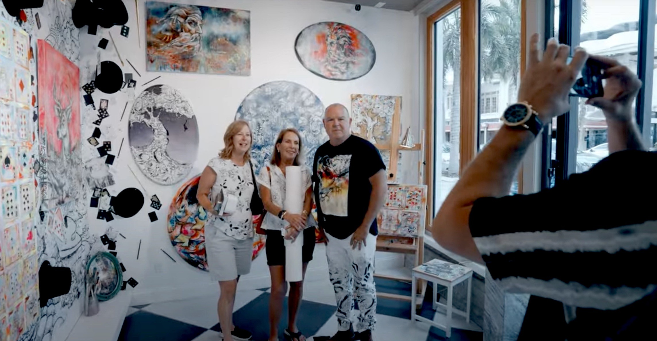 People in gallery 